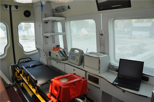 高邑县救护车内部
